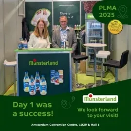 Zwei Mitarbeitende am Münsterland Messestand auf der PLMA 2025 in Amsterdam